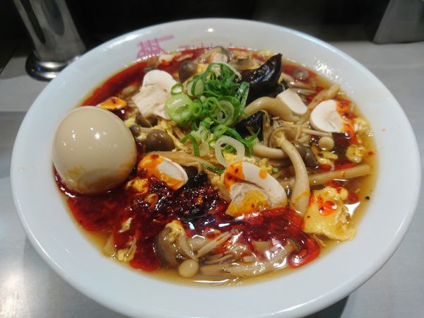「【限定】4種のきのこと蒸し鶏の酸辣湯麺830円」@中華蕎麦 瑞山（ZUIZAN）の写真