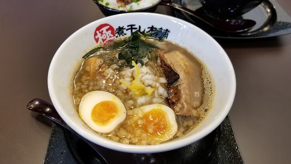 「初代極煮干し醤油らぁめん」@極煮干し本舗 蘇我店の写真