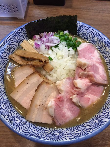 「チャーシュー極上濃厚煮干しそば」@煮干しつけ麺 宮元の写真