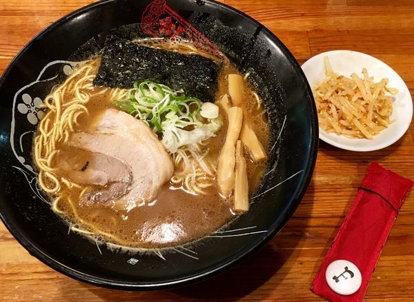 「豚骨醤油らーめん」@金澤濃厚豚骨ラーメン 神仙 品達品川店の写真