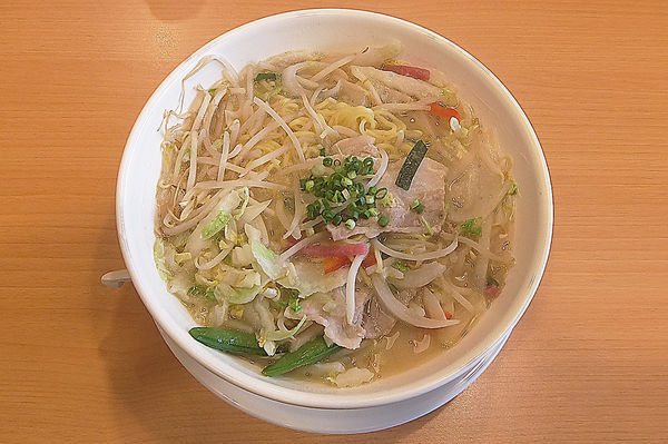 「1日分の野菜のベジ塩タンメン(大盛り)」@ガスト 越谷大袋店の写真