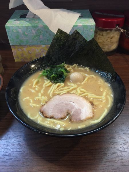 「ラーメン ¥680 + 小ライス (ランチタイムサービス)」@秋津商店の写真