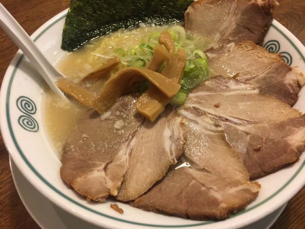「塩チャーシュー麺」@東京とんこつ とんとら 狭山入曽店の写真