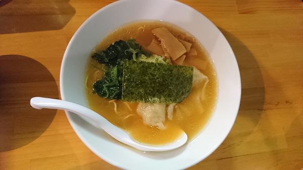 「醤油ラーメン(わんたん３個)700」@麺や とりまるの写真