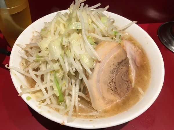 「小ラーメン 生卵(そのまま)」@ラーメン二郎 荻窪店の写真