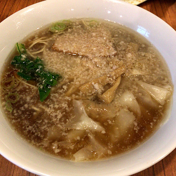 「ラーメン400円　ワンタン50円　納豆70円　背脂10円」@麺＆cafe Coi.Coi.の写真