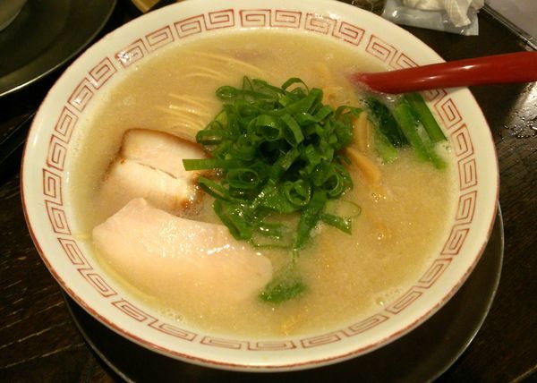 「豚白湯そば　750円」@立ち呑み居酒屋 金町製麺の写真