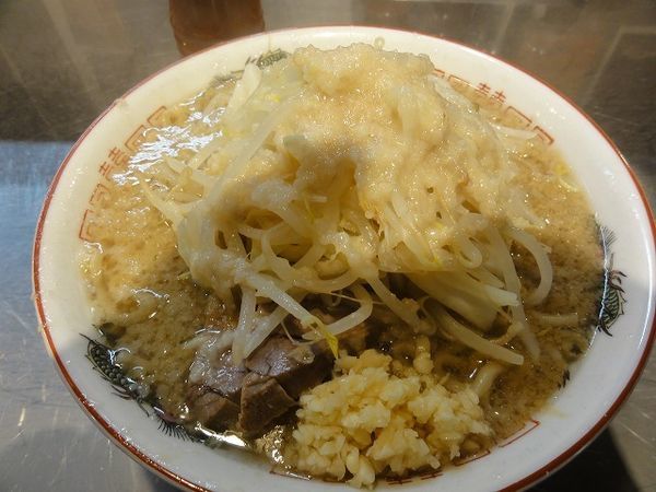 「ラーメン　680円　中盛り100円　麺柔かめ/ニンニク/脂」@らーめん大 蒲田店の写真