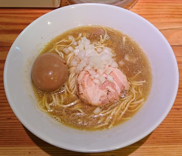 「煮干らーめん＋味玉＋和え玉」@らーめん芝浜の写真