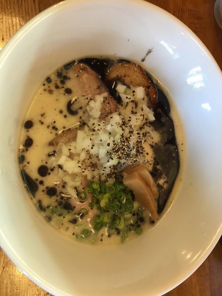 「牛骨ラーメン 黒 ＋チャーシュー1枚増し」@青山清湯そば 青ノ樹の写真