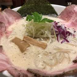 うまい鶏白湯チャーシュー麺 1,080円