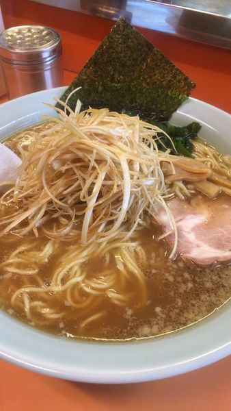 「ネギラーメン中盛り」@ラーメンショップ 味源 朝霞店の写真