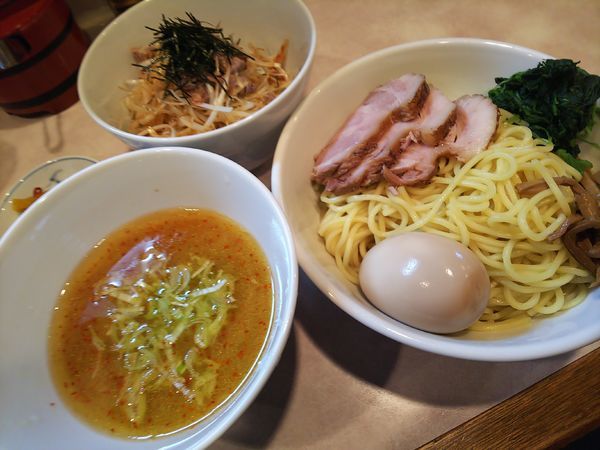 「とんこつしょう油、中盛り中太麺、ポイント使用ねぎチャーごはん」@らーめん将貴の写真