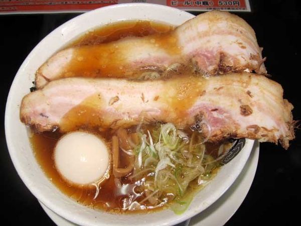 「らーめん（醤油）　580円＋特大チャーシュー　450円他」@食堂 はせ川の写真