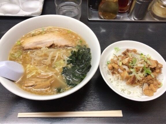「チャーシュー丼ラーメン 750円」@ラーメン いそ虎の写真