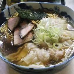 ワンタンメン（950円）