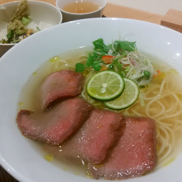 「鯛だしローストくんせいらーめん（お茶漬けセット）1,480円」@Hitoshinayaの写真