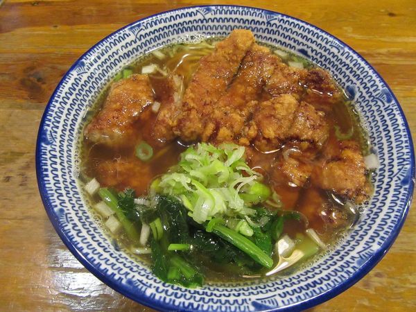 「排骨醤油ラーメン（８７０円）」@本場中華麺店 旨麺の写真