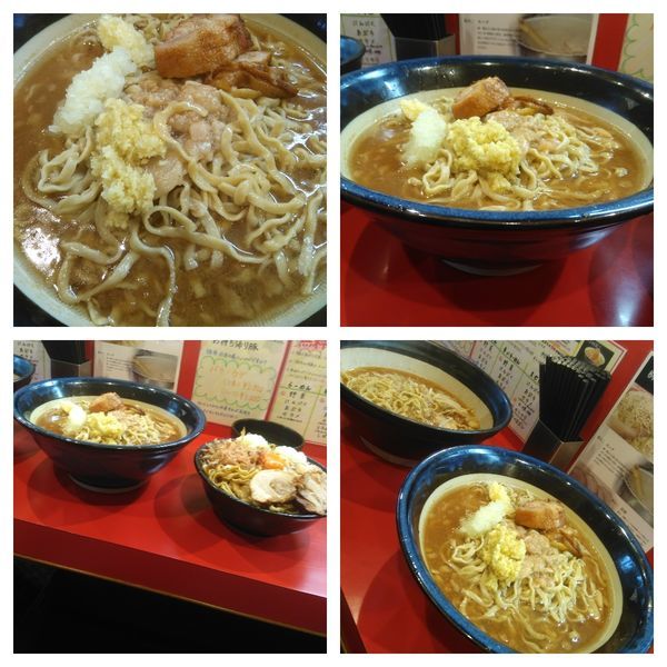 「大ラーメン（８００グラム）＋生姜＋生卵×２つ＋タマネギ」@麺屋 桐龍の写真