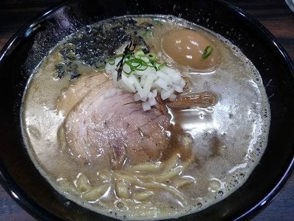 「濃縮煮干し醤油+味玉」@麺処 にそうの写真