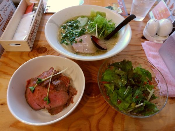 「鶏パイタンラーメン＋ミニローストビーフ丼セット1,026円」@Red Heart kitchenの写真