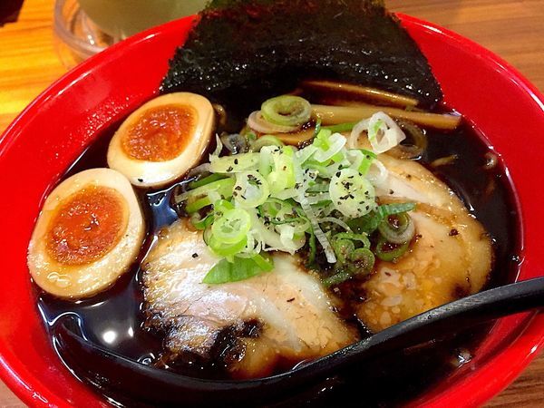 「富山ブラック味玉らーめん」@麺家いろは CiC店の写真