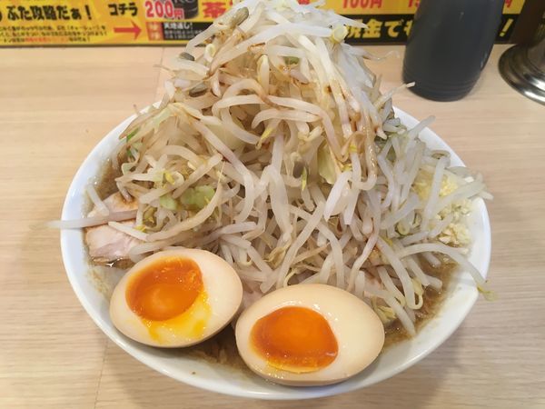 「味玉ラーメンブタ増しニンニクヤサイ」@ぶたやまの写真