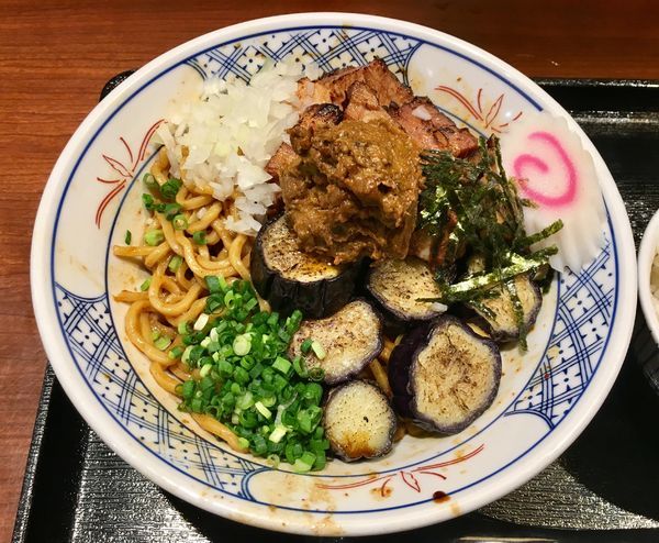 「秋茄子のスパイスカレー油そば【限定】」@麺や庄の ラゾーナ川崎店の写真
