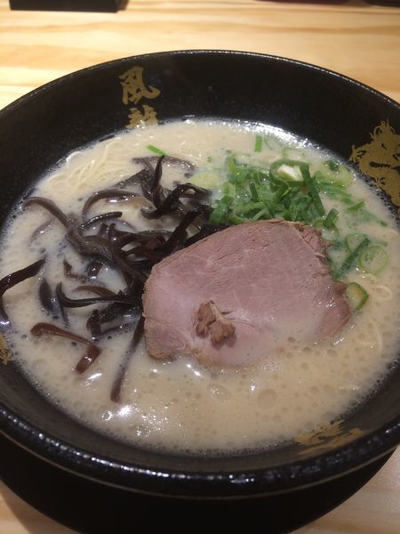 「とんこつらーめん」@とんこつラーメン 博多風龍 川崎銀柳街店の写真