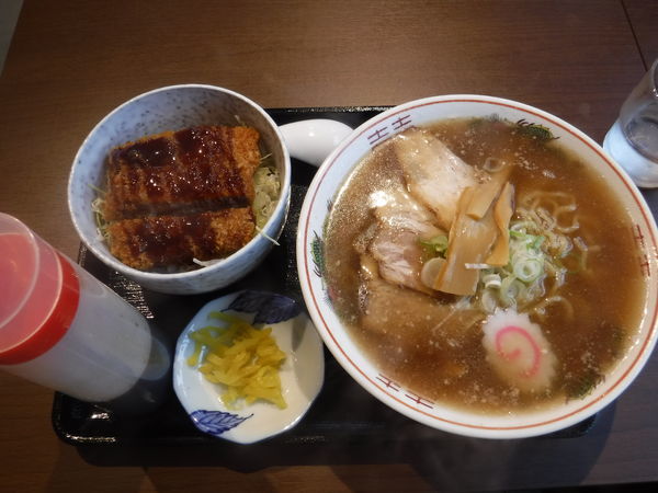 「喜多方ラーメンとミニ会津ソースかつ丼」@まるたか食堂の写真