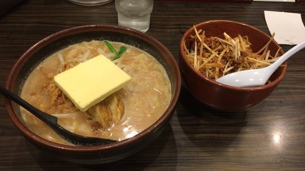 「北海道味噌超バターらーめん 大盛+ミニジャージャー丼」@蔵出し味噌 麺場 田所商店 船橋店の写真