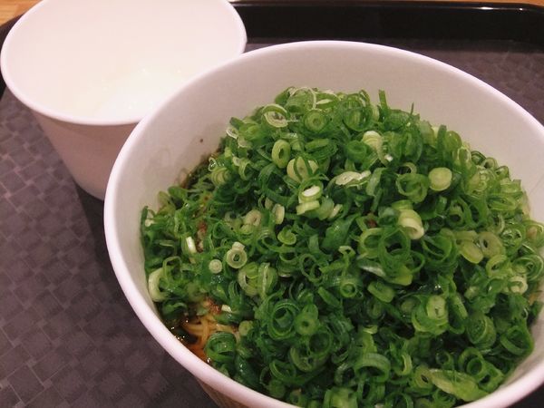 「KUNIMAX（680円）＋温玉（60円）」@汁なし担担麺 くにまつ 神保町店の写真