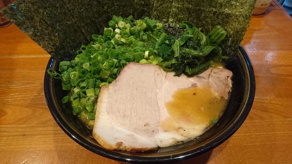 「ラーメン(麺硬め･味濃いめ)+万能ねぎ(クーポン)･海苔」@末廣家の写真