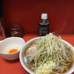 小ラーメン（ヤサイ、ニンニク、カラメ、卵）