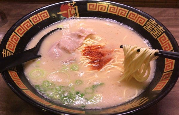 「天然とんこつラーメン(890円)」@一蘭 原宿店の写真