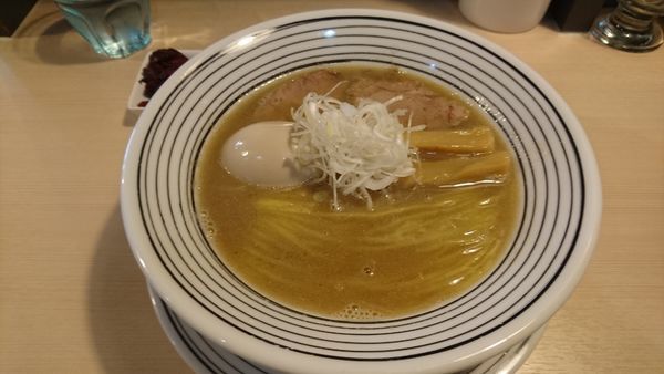 「超煮干しらぁめん+味玉」@煮干しらぁめん 猫トラ亭の写真