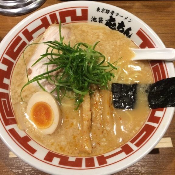 「東京豚骨ラーメン 680円」@屯ちん 池袋本店の写真