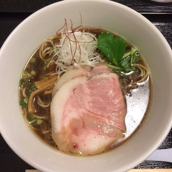 「鶏醤油(肩ロース、鶏油) 840円」@自家製麺 Rootsの写真