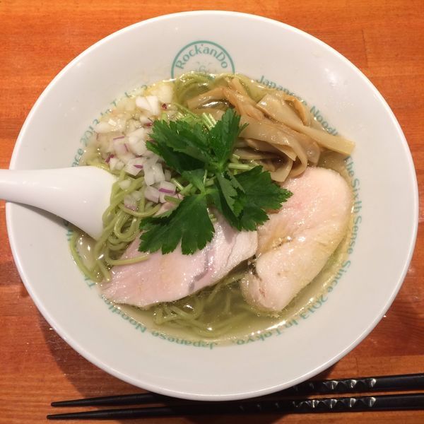 「しおグリーン麺」@麺屋 六感堂 Rock'anDoの写真