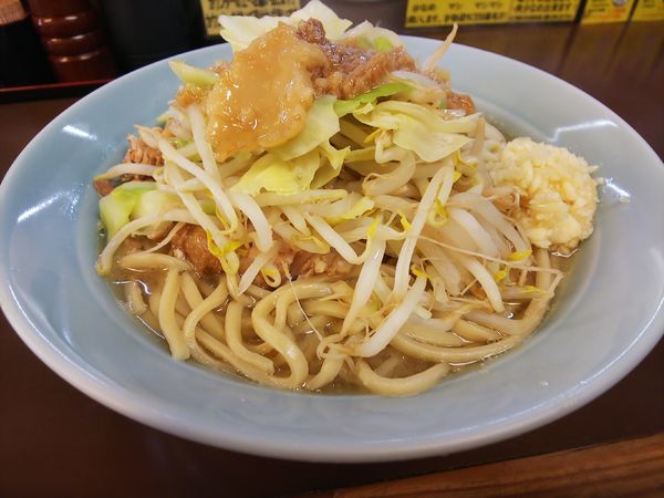 「中ラーメン アブラ、ニンニクマシ(野菜半分)」@立川マシマシ秘密工場の写真