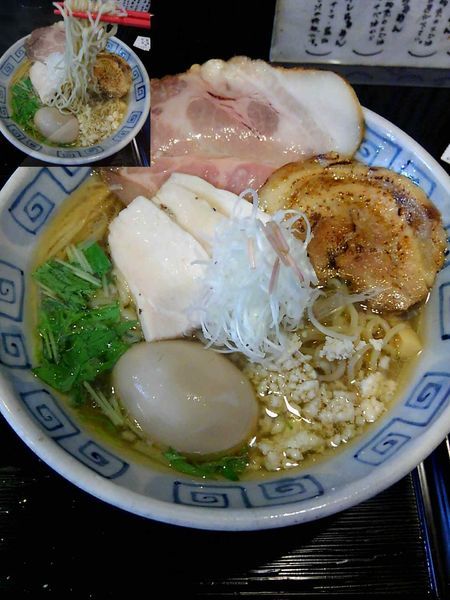 「つくば茜鶏塩らぁめん（特製）」@龍のひげ 常陸大宮店の写真