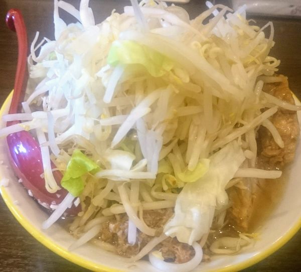 「ラーメン（麺少なめ、ニンニク、野菜はマシマシ）」@ラーメン イエロー 御徒町店の写真