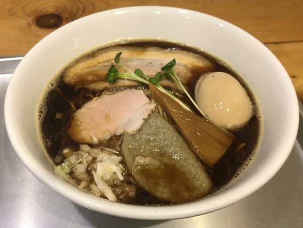 「黒八王子らーめん(期間限定)＋味玉(750円＋100円)」@らーめん なぶら 京王八王子店の写真