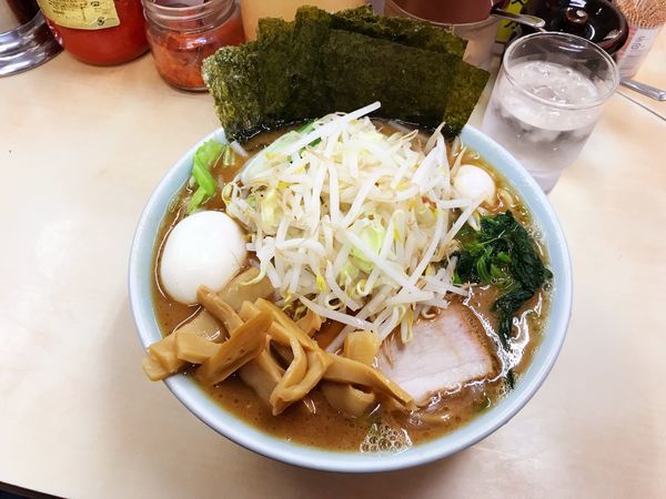 「ラーメン中盛+激得トッピング」@壱六家 大船店の写真