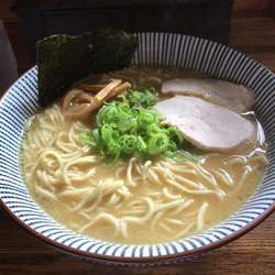 濃厚鶏白湯ラーメン