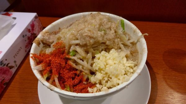 「ラーメン（700円）ヤサイマシマシニンニクアブラ一味」@麺や 希 御徒町店の写真