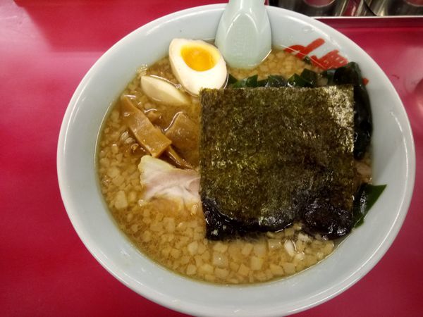 「プレミアム醤油とんこつ味玉セット950円」@ラーメン山岡家 樽川店の写真