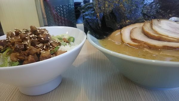 「醤油豚骨(特製？)」@松華家の写真