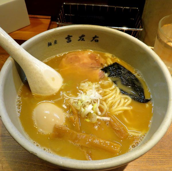 「味玉らーめん（890円。麺少な目）」@麺屋吉左右の写真
