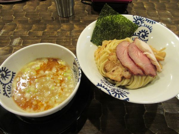 「海老つけそば中盛（９００円）＋窯焼きチャーシュー」@特級鶏蕎麦 龍介の写真